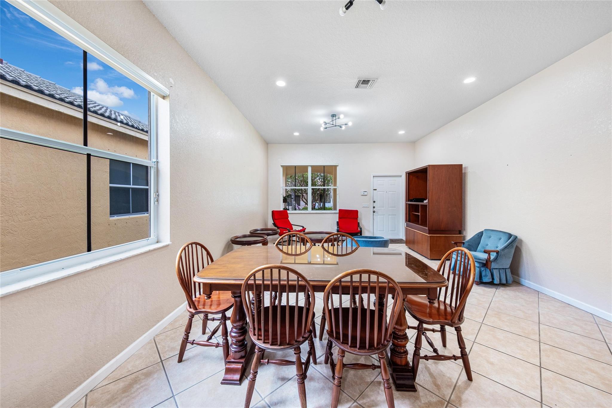 887 Nandina Dr