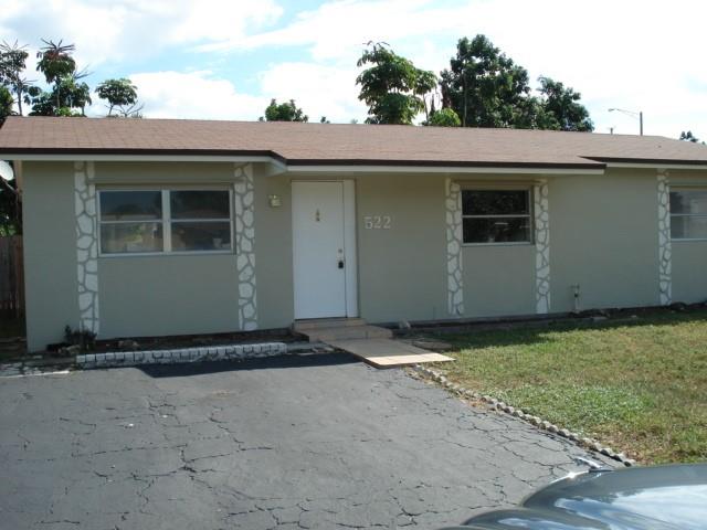 GREAT THREE BED TWO BATH SPACIOUS HOUSE AND LARGE FENCED BACKYARD. AWESOME LOCATION CLOSE TO MAJOR INTERSECTIONS. TILE AND LAMINATE FLOORS, W/D, STOVE, REFRIGERATOR. GREAT CONDITION. SEE BROKER REMARKS.