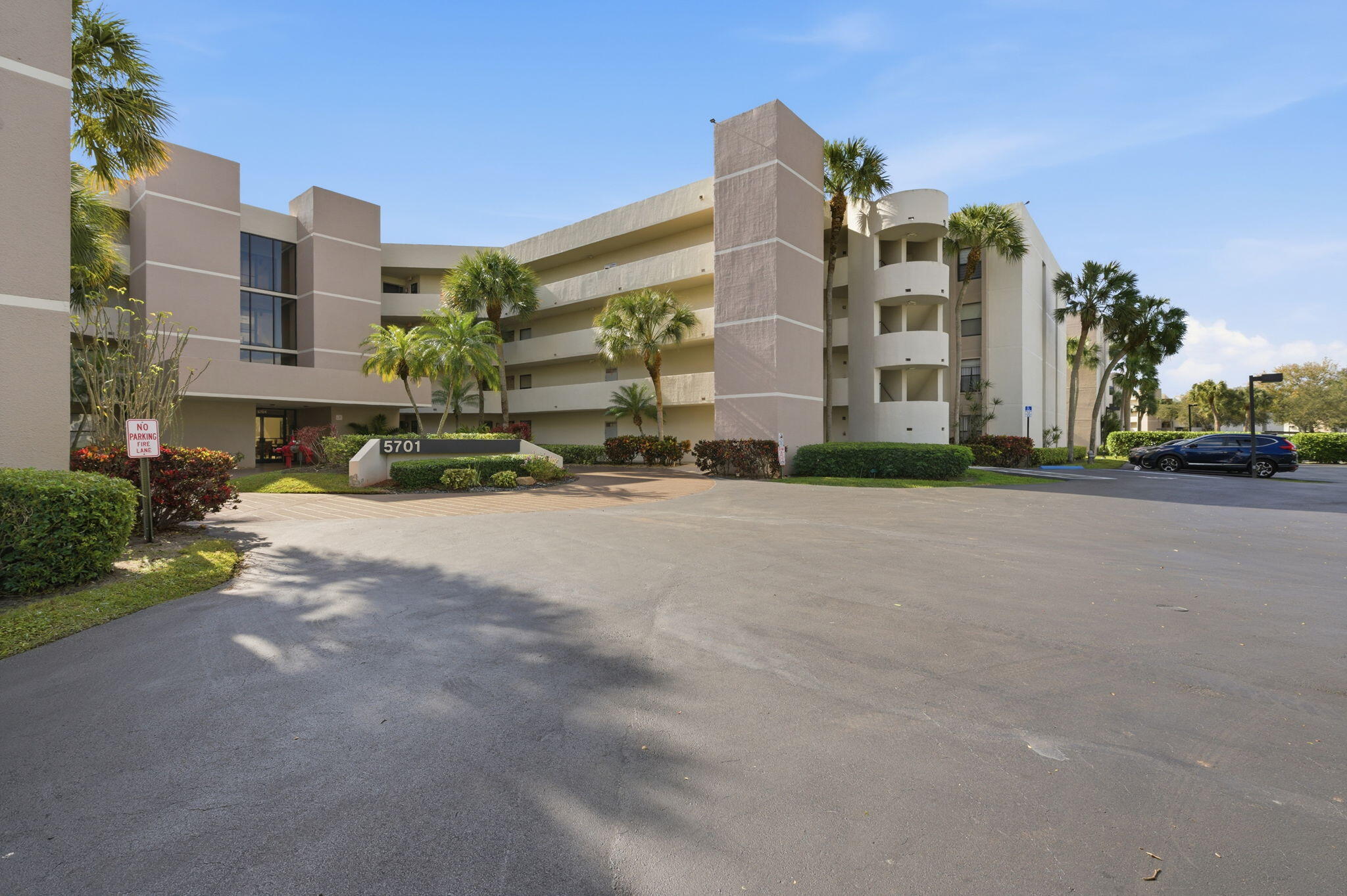 5701 Camino Del Sol 106