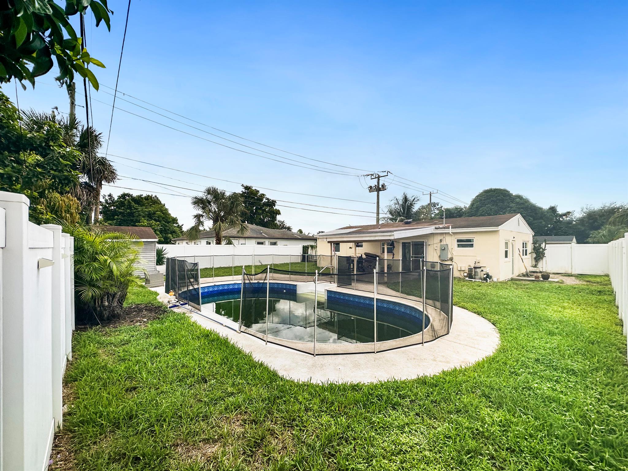 BROADVIEW COUNTRY CLUB ES - Residential