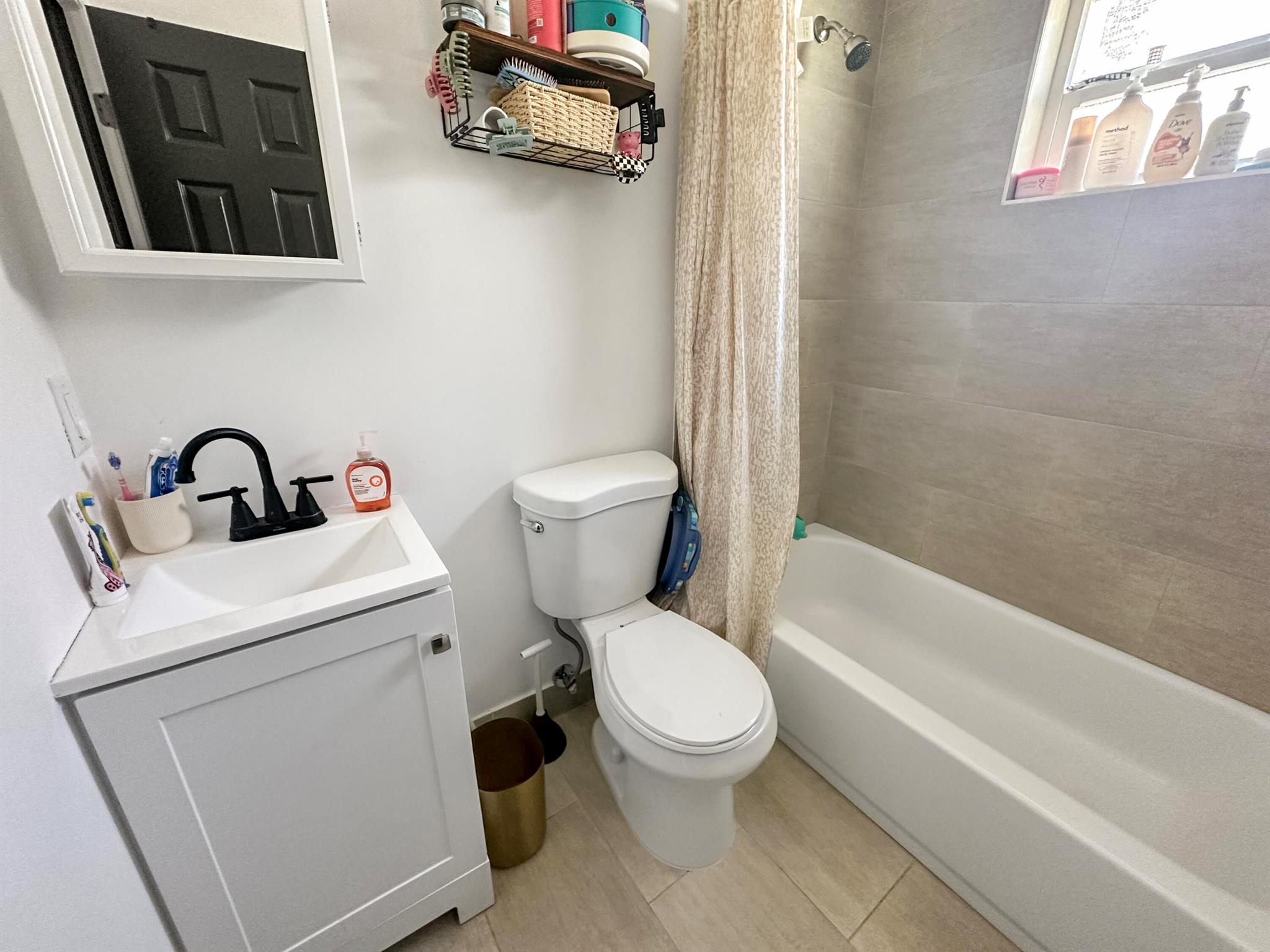 BROADVIEW COUNTRY CLUB ES - Residential