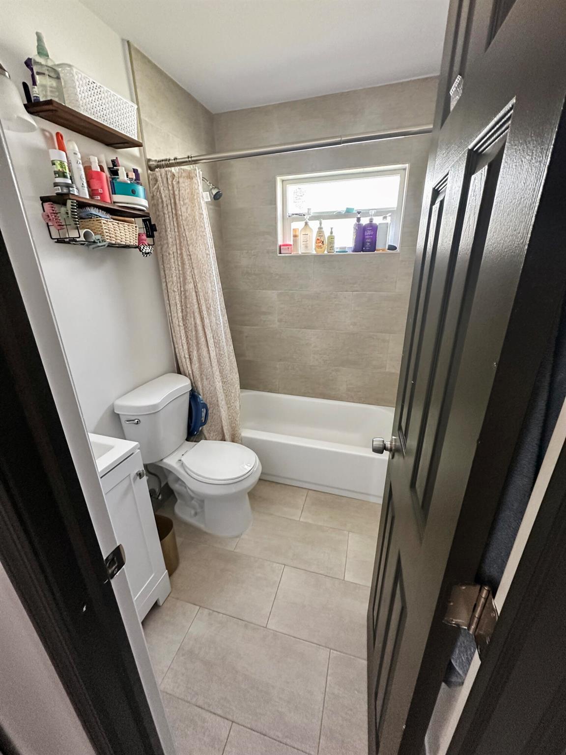 BROADVIEW COUNTRY CLUB ES - Residential