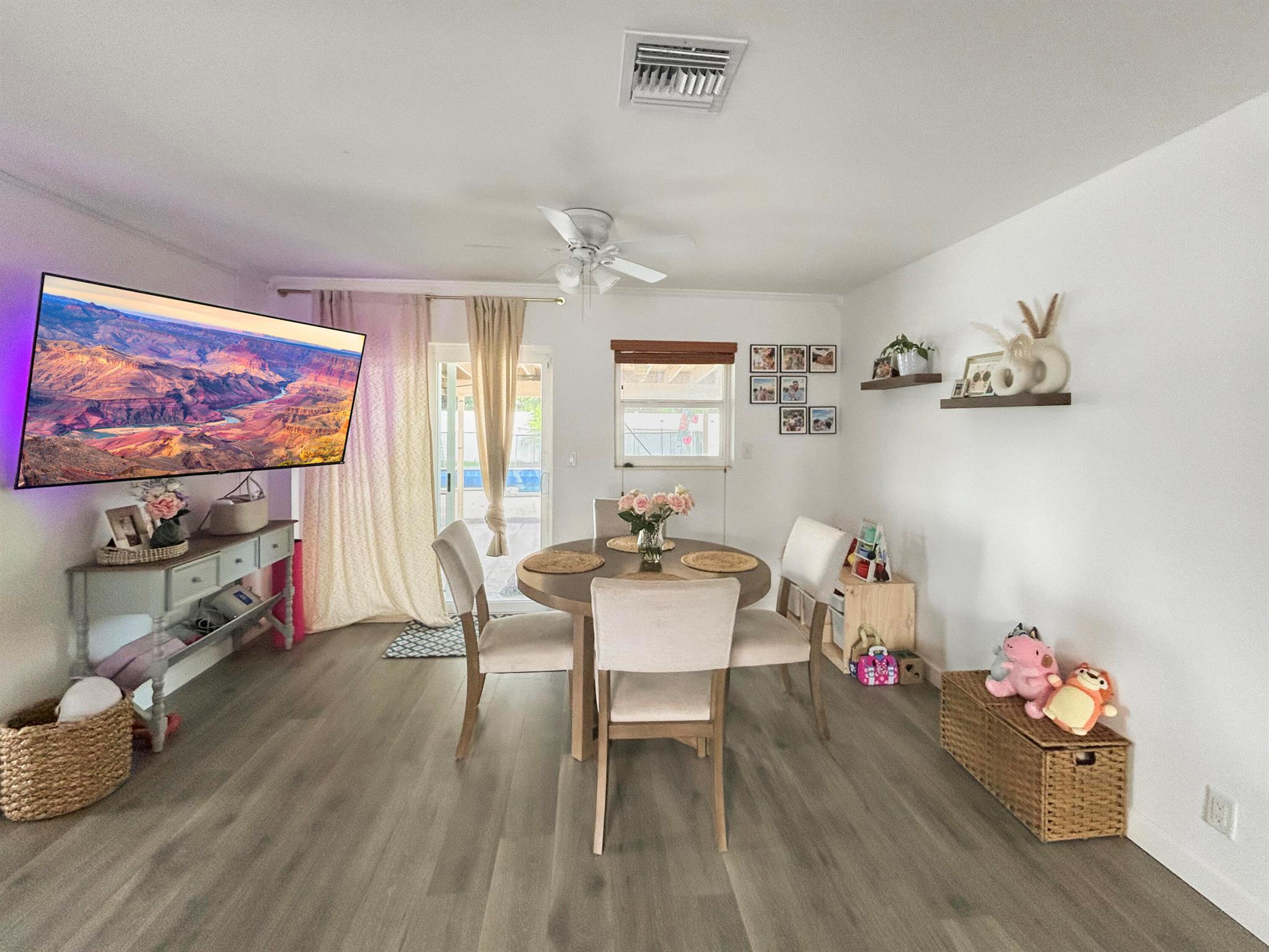 BROADVIEW COUNTRY CLUB ES - Residential