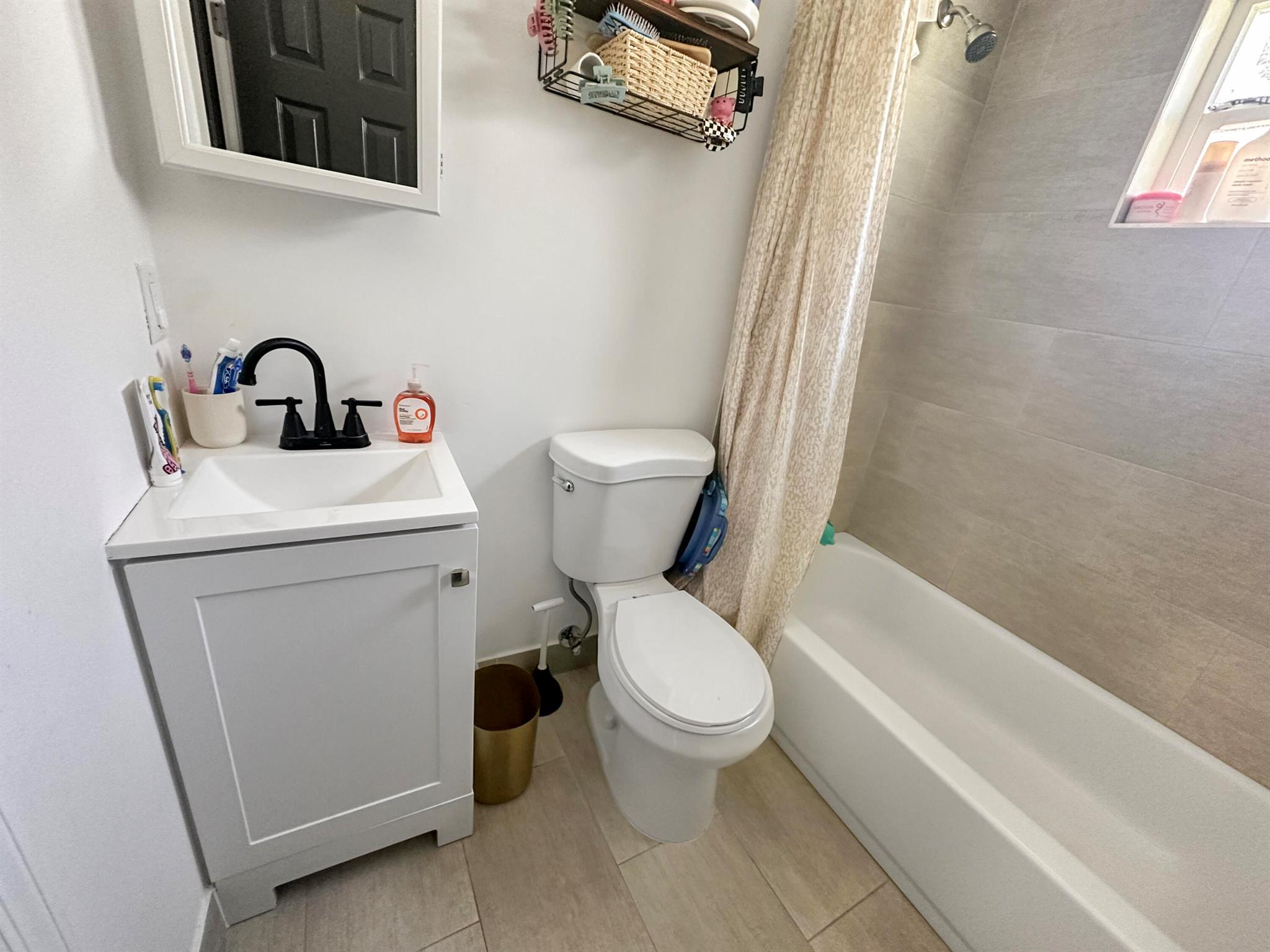 BROADVIEW COUNTRY CLUB ES - Residential
