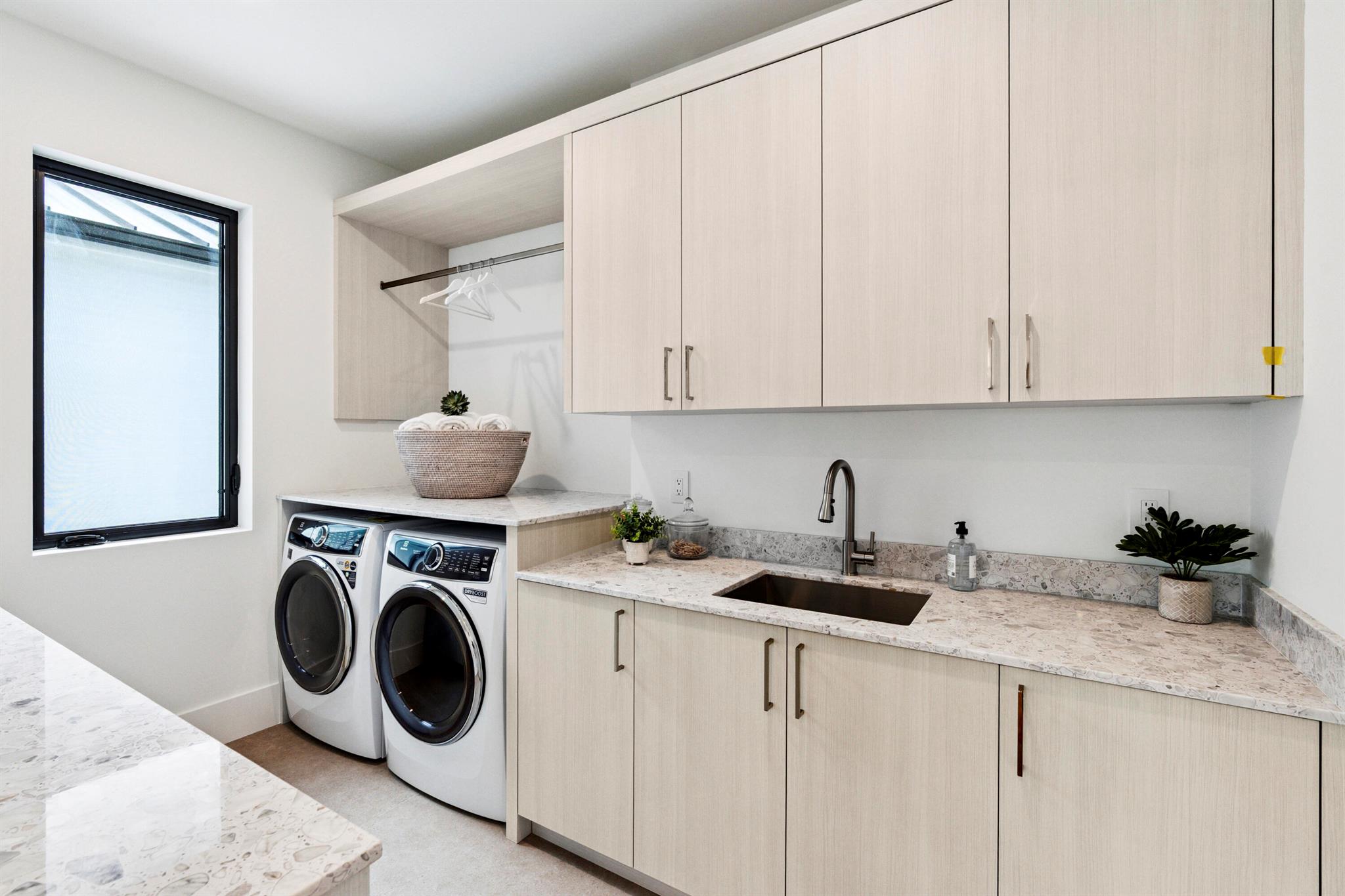 ELLAMAR - Residential