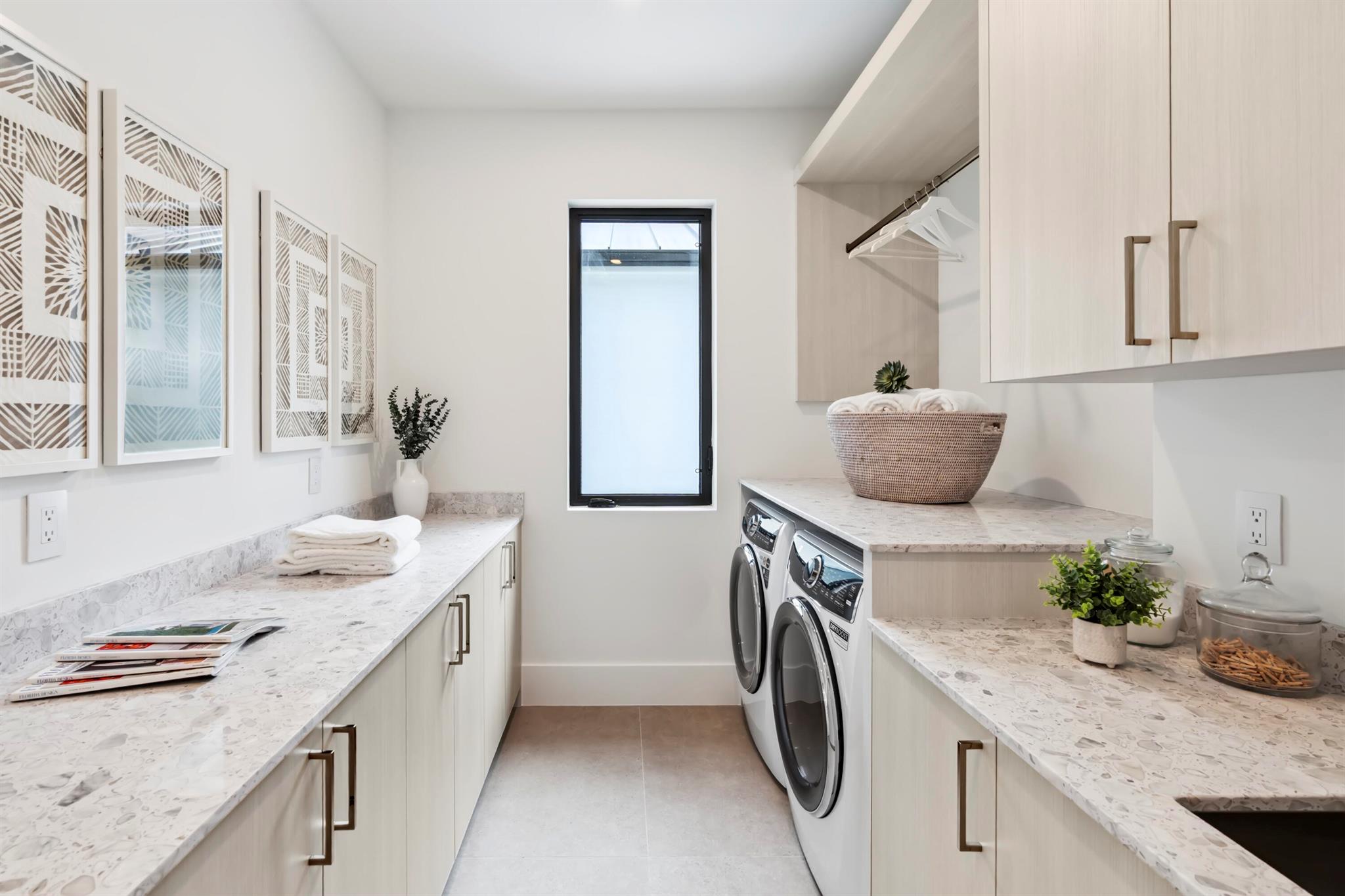 ELLAMAR - Residential