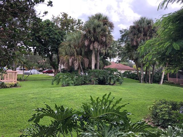 GOLF VILLAS - Residential