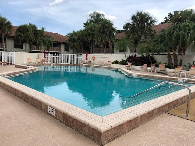 GOLF VILLAS - Residential