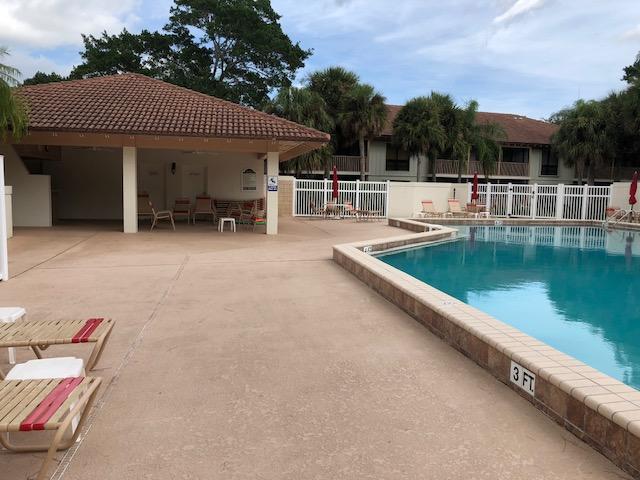 GOLF VILLAS - Residential