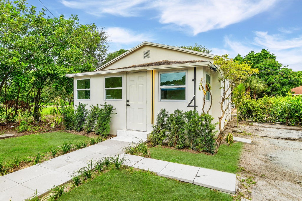 Photo of 114 NW 10TH Avenue, Delray Beach, FL 33444 (MLS # B26081399)