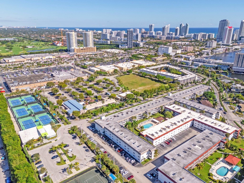 PARADISE VILLAS - Residential