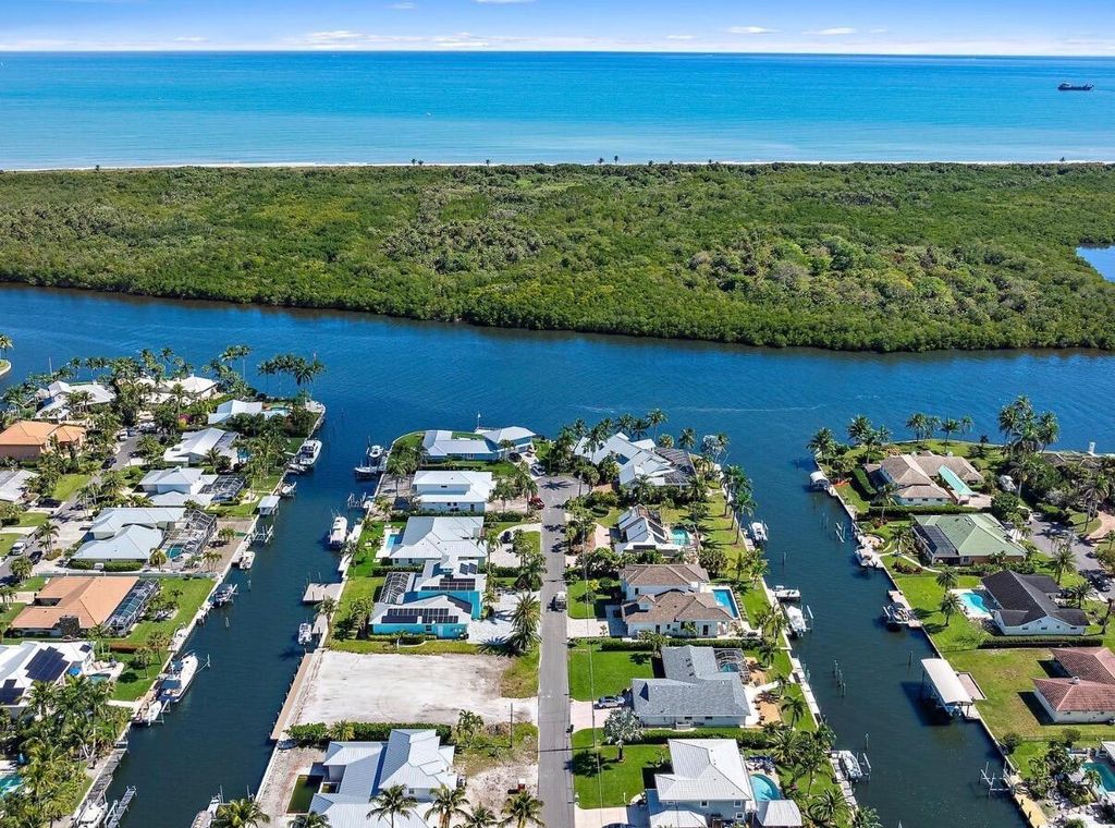 Photo of 8531 SE Driftwood Street, Hobe Sound, FL 33455 (MLS # B26012896)