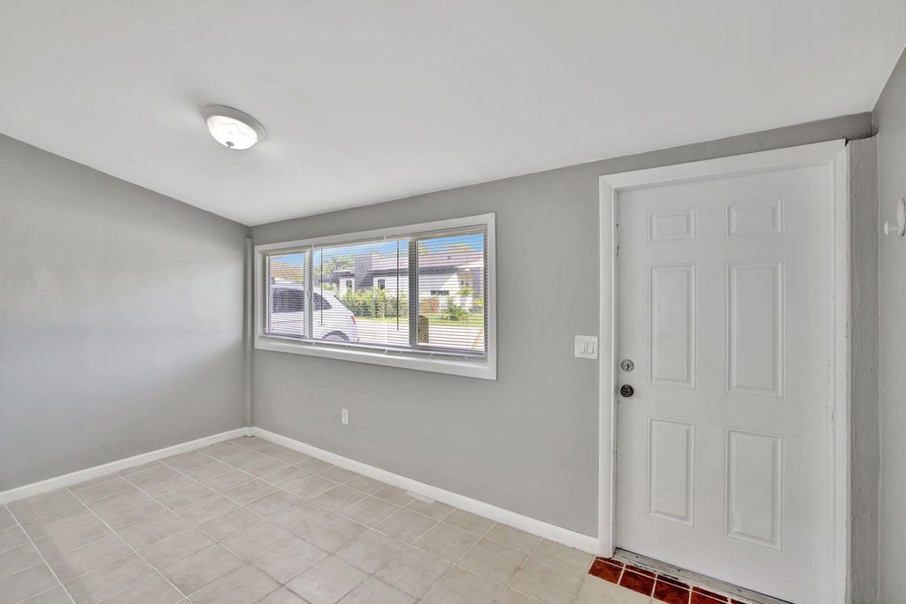 Photo of 300 NW 16th Street #300, Fort Lauderdale, FL 33311 (MLS # R11090304)