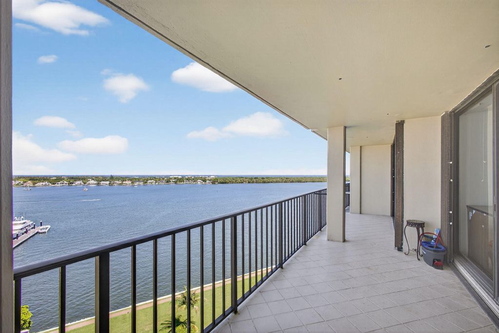 Photo of 134 Lakeshore Drive #T14, North Palm Beach, FL 33408 (MLS # B26006462)