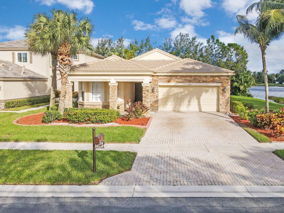 THOROUGHBRED LAKE ESTATES - Residential