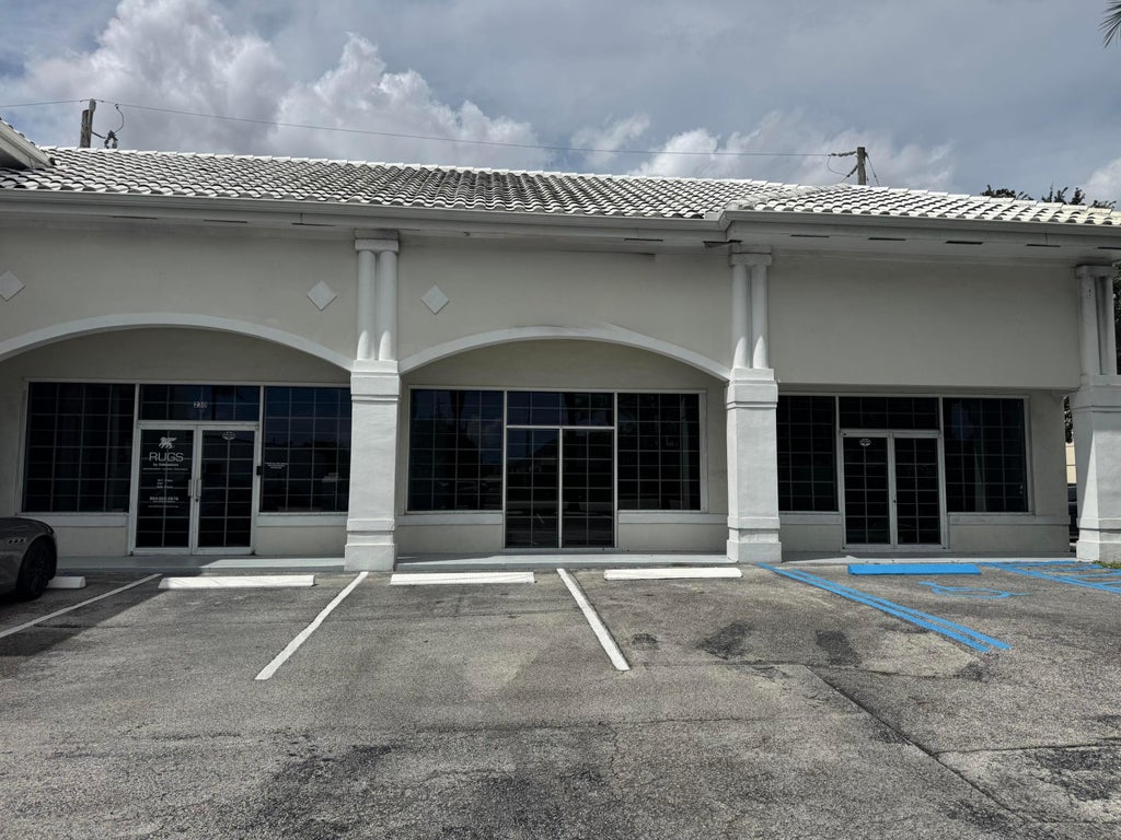 Photo of 230 S FEDERAL Highway, Dania Beach, FL 33004 (MLS # B26080876)