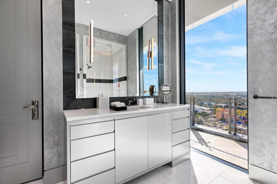 BRISTOL CONDO - Residential