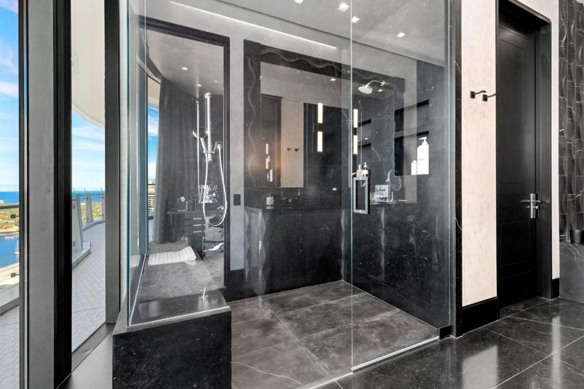 BRISTOL CONDO - Residential