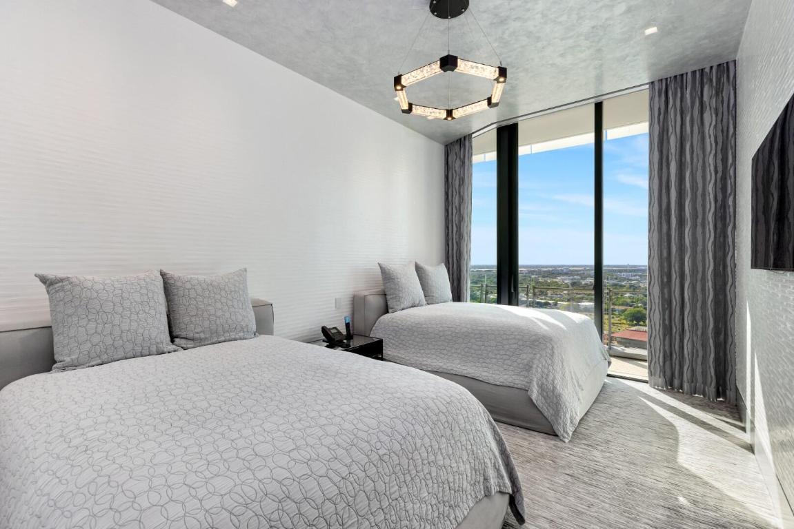 BRISTOL CONDO - Residential