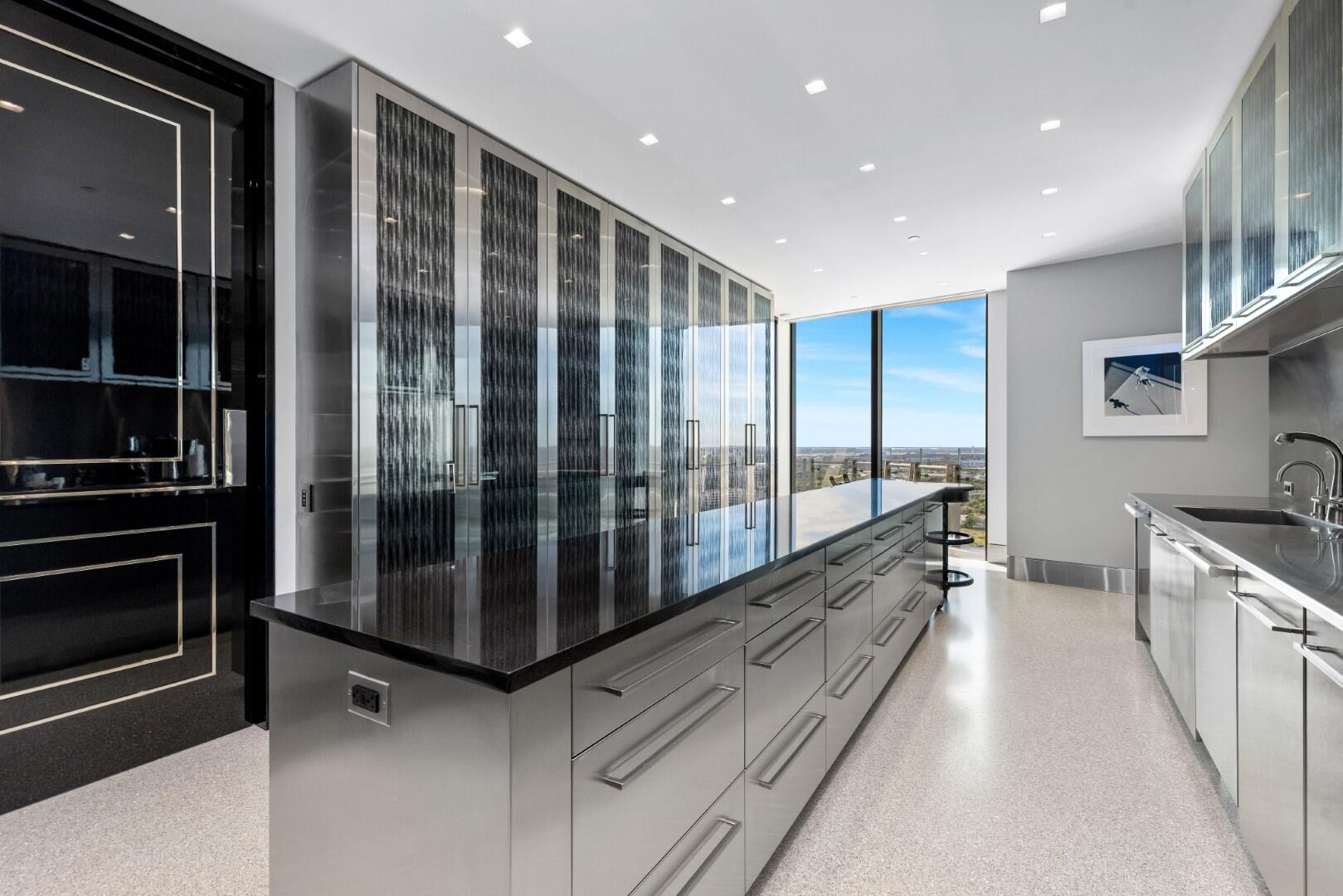 BRISTOL CONDO - Residential