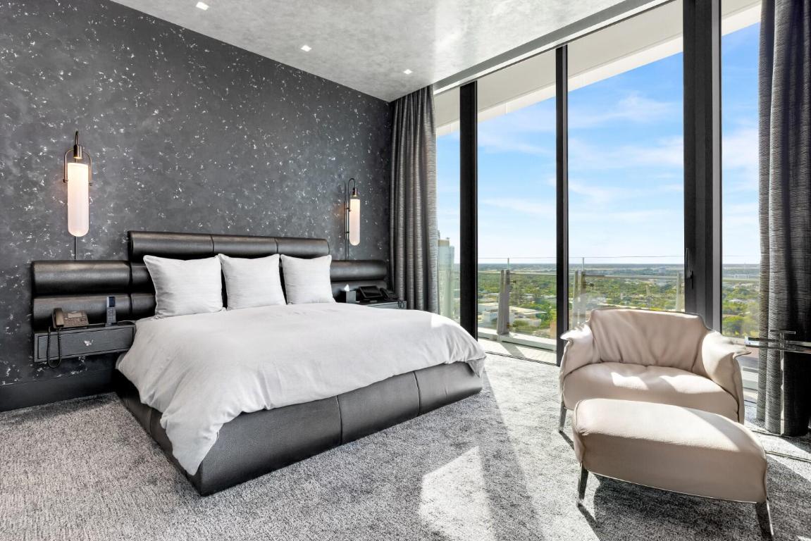 BRISTOL CONDO - Residential