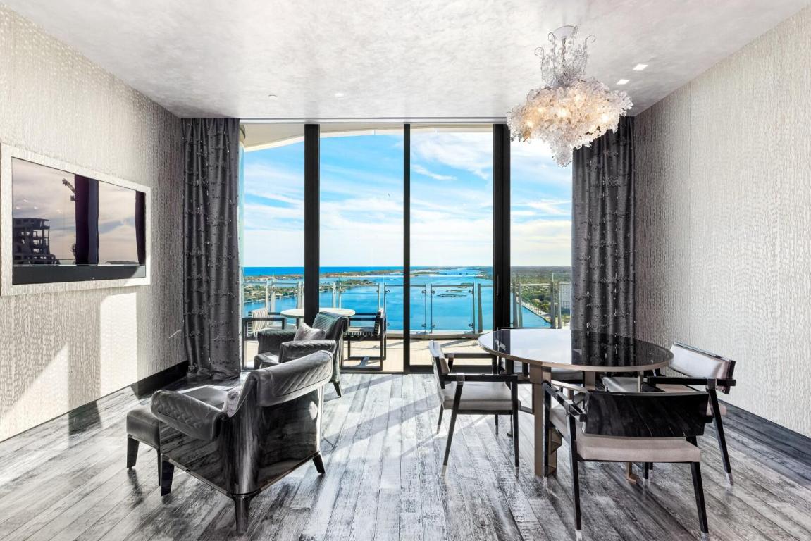 BRISTOL CONDO - Residential