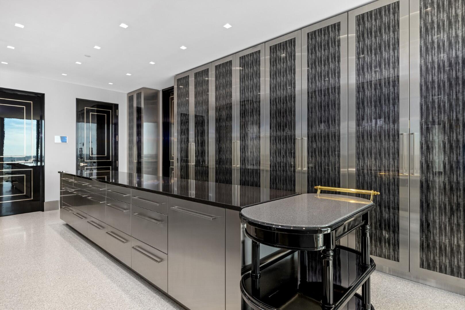 BRISTOL CONDO - Residential