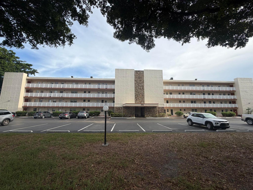Photo of 206 SE 10TH Street #201, Dania Beach, FL 33004 (MLS # B26068835)