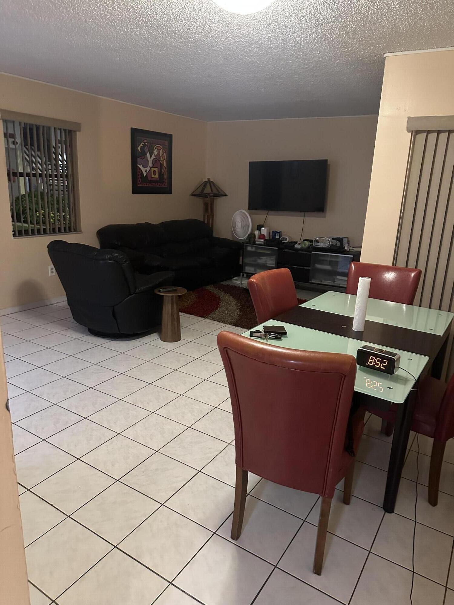 QUATRAINE CONDO III - Residential