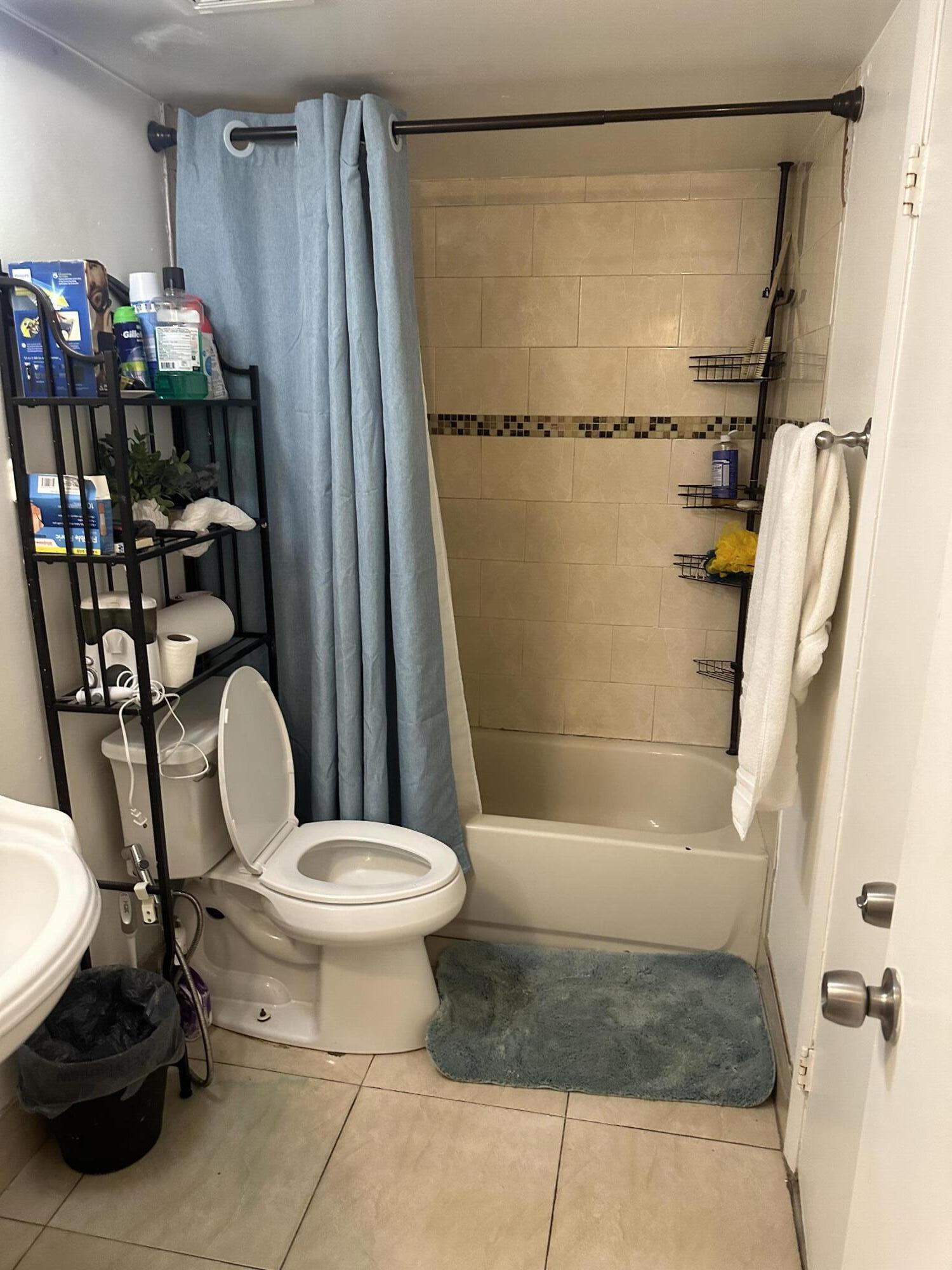 QUATRAINE CONDO III - Residential