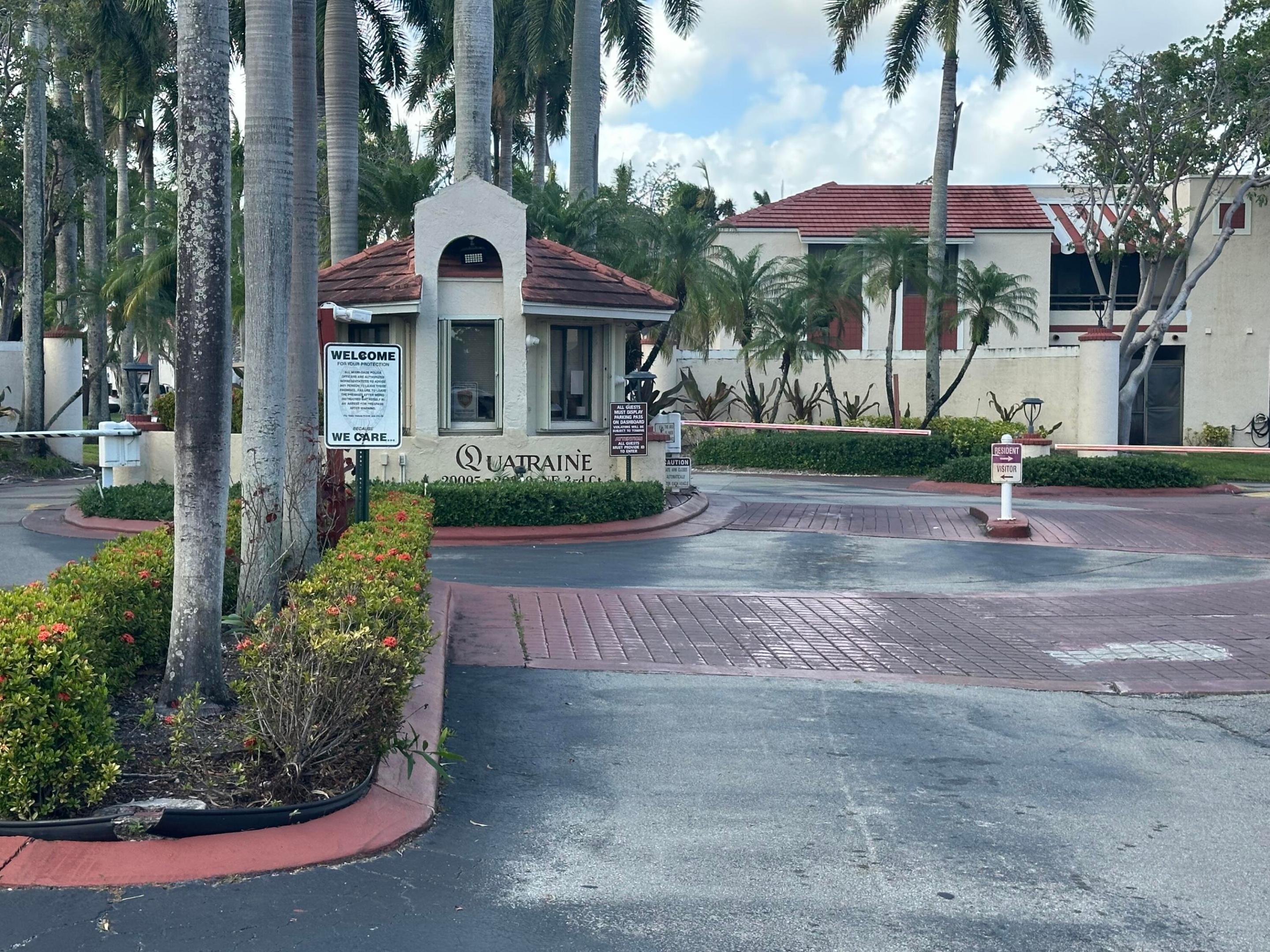 QUATRAINE CONDO III - Residential