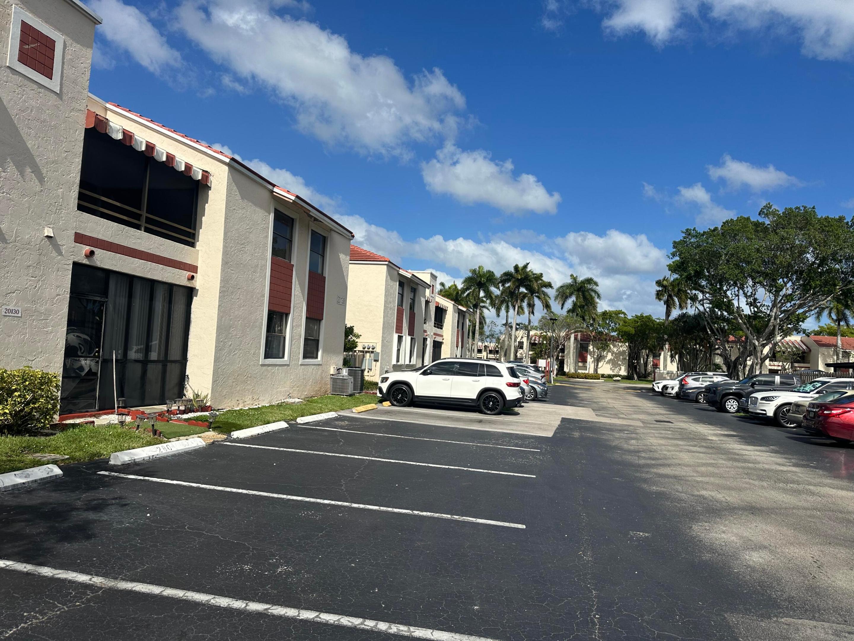 QUATRAINE CONDO III - Residential