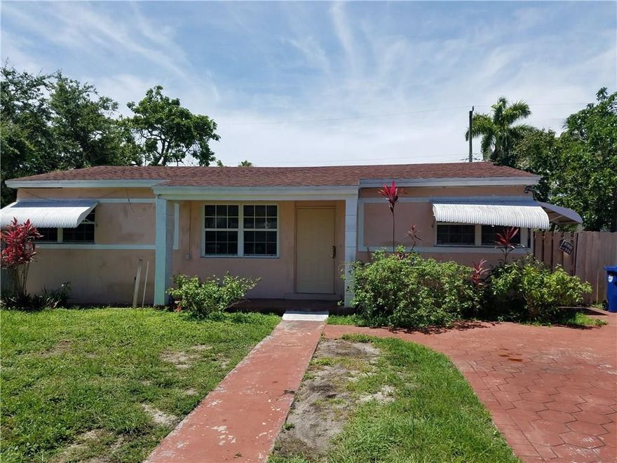 LARGE PROPERTY IN NORTH MIAMI.  PROPERTY NEEDS TLC. PRICE TO SELL.