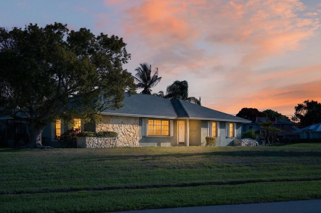 Photo of 2092 SE Allamanda Drive, Port Saint Lucie, FL 34952 (MLS # R11150069)