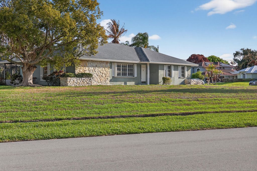 Photo of 2092 SE Allamanda Drive, Port Saint Lucie, FL 34952 (MLS # R11150069)