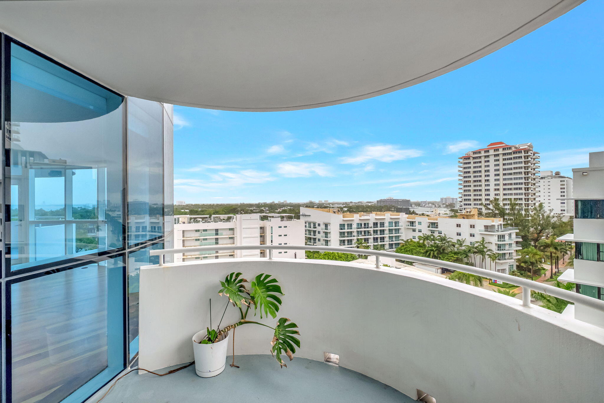 LA GORCE PALACE CONDO - Residential Lease