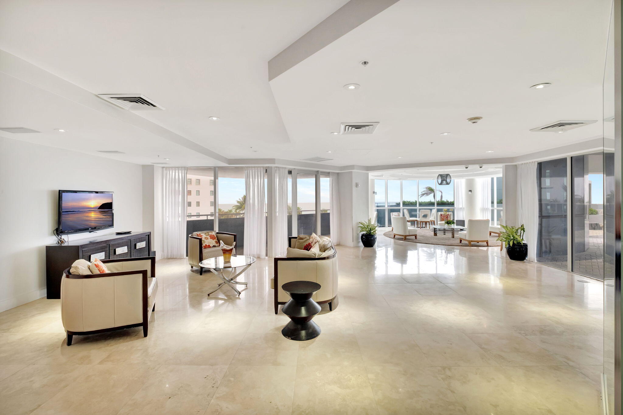 LA GORCE PALACE CONDO - Residential Lease