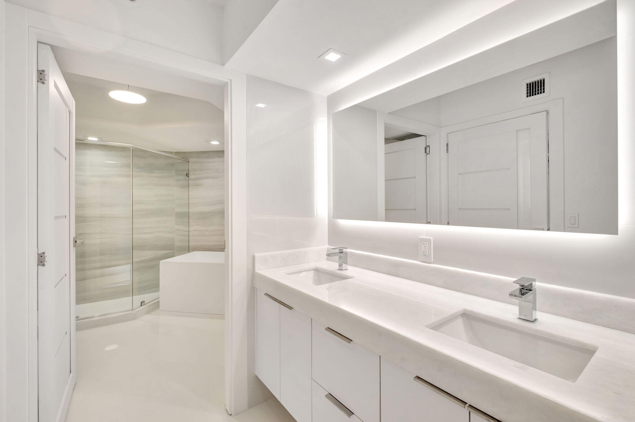 LA GORCE PALACE CONDO - Residential Lease