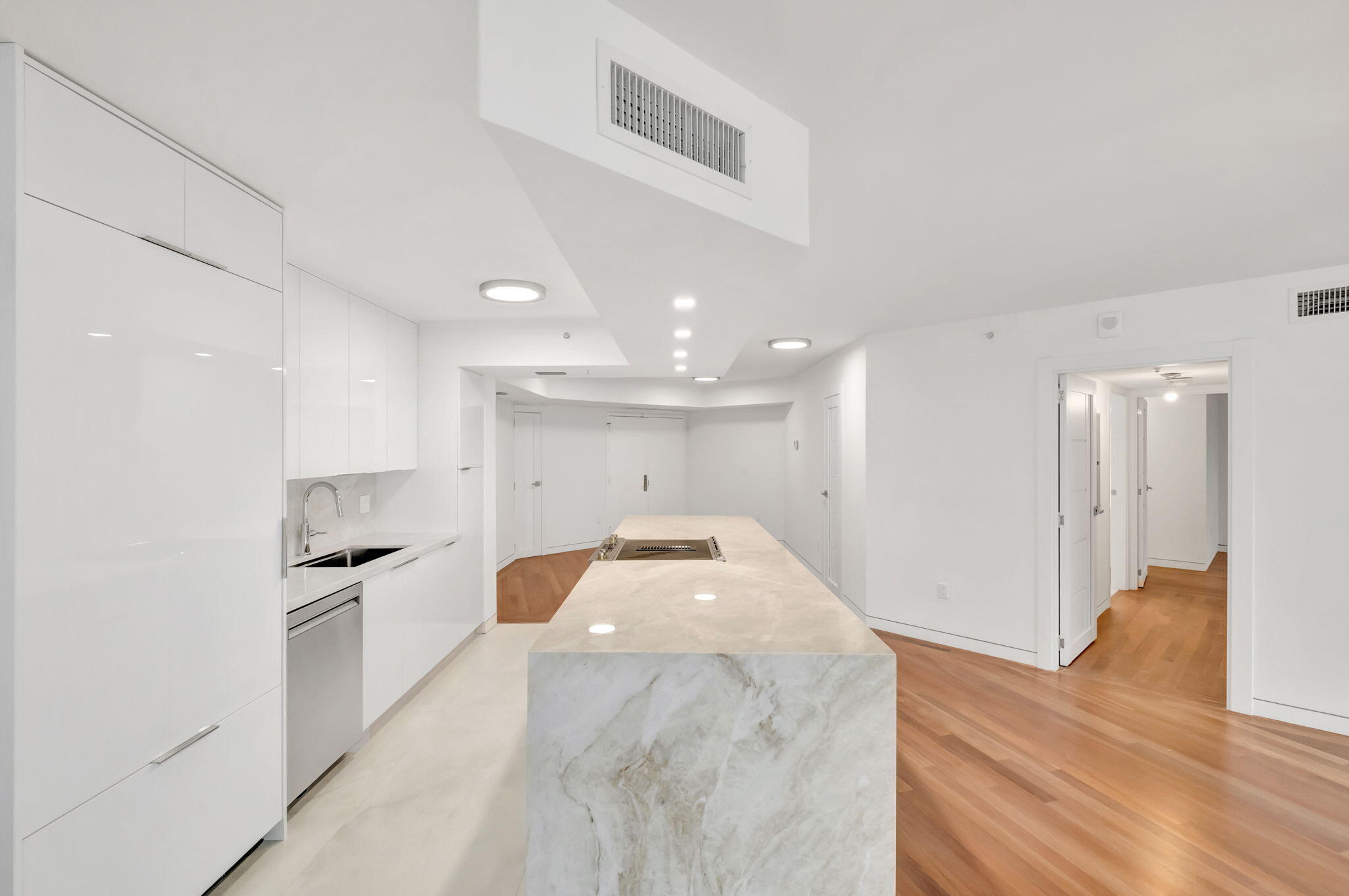 LA GORCE PALACE CONDO - Residential Lease