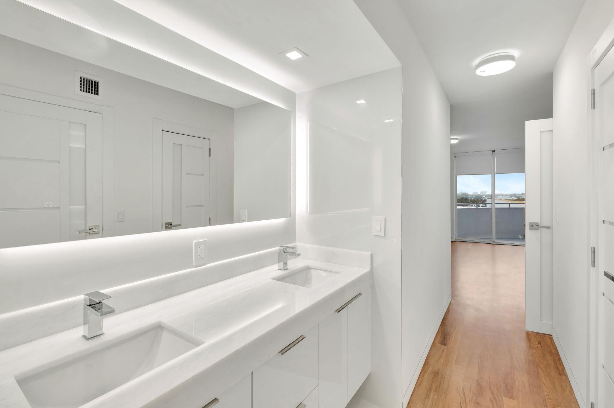 LA GORCE PALACE CONDO - Residential Lease