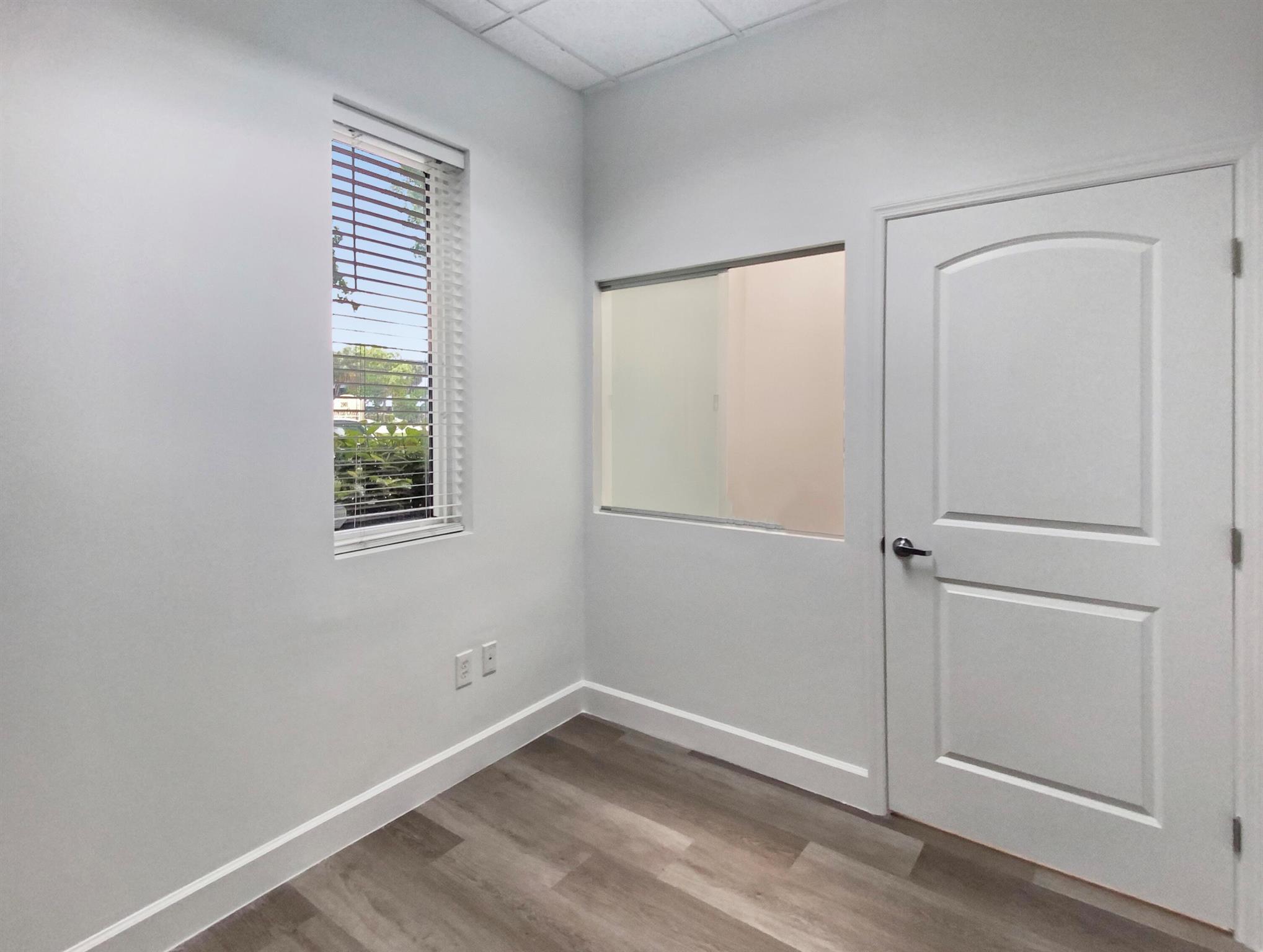 VANTAGE INDUSTRIAL PARK N - Commercial Lease