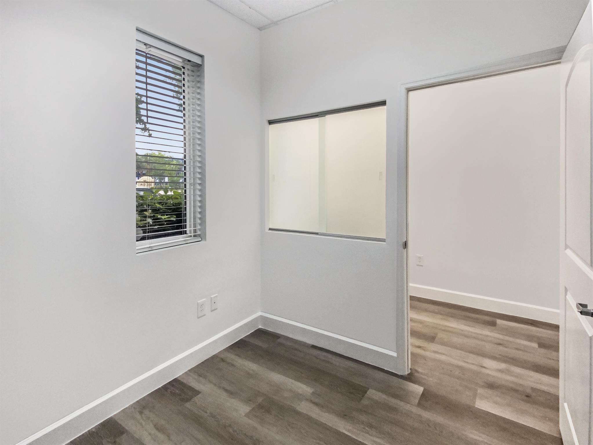 VANTAGE INDUSTRIAL PARK N - Commercial Lease