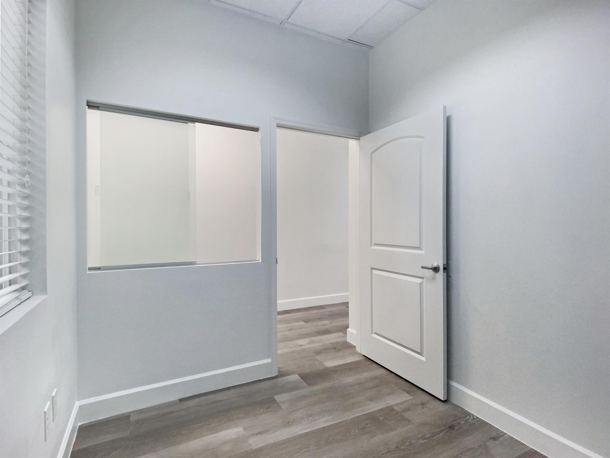 VANTAGE INDUSTRIAL PARK N - Commercial Lease