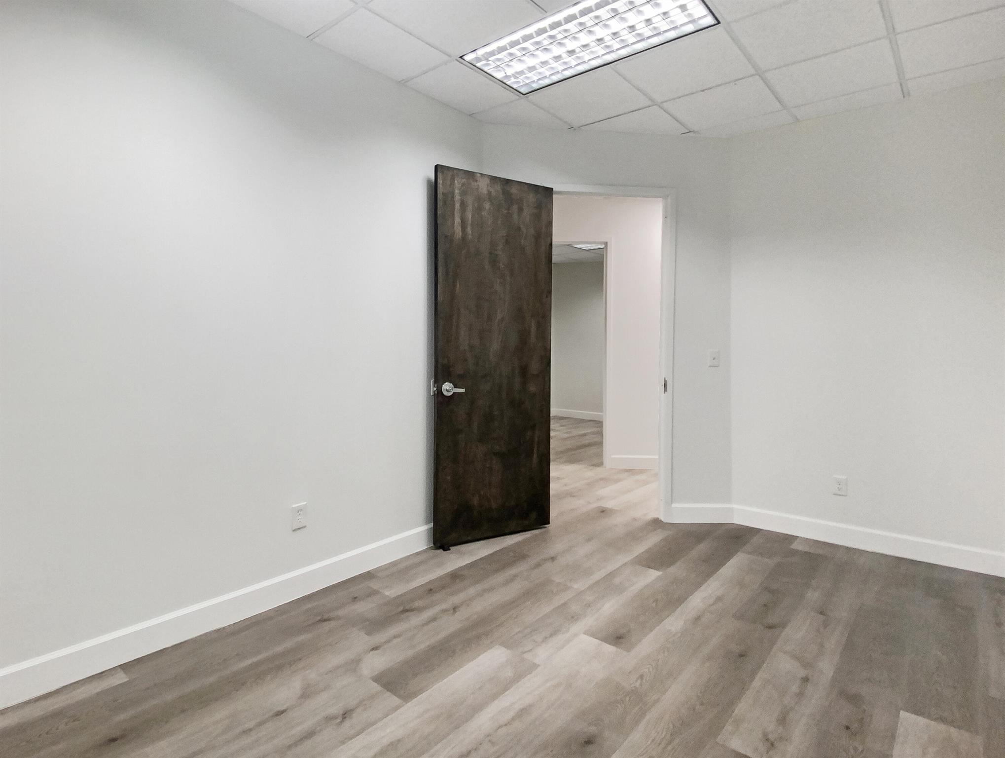 VANTAGE INDUSTRIAL PARK N - Commercial Lease