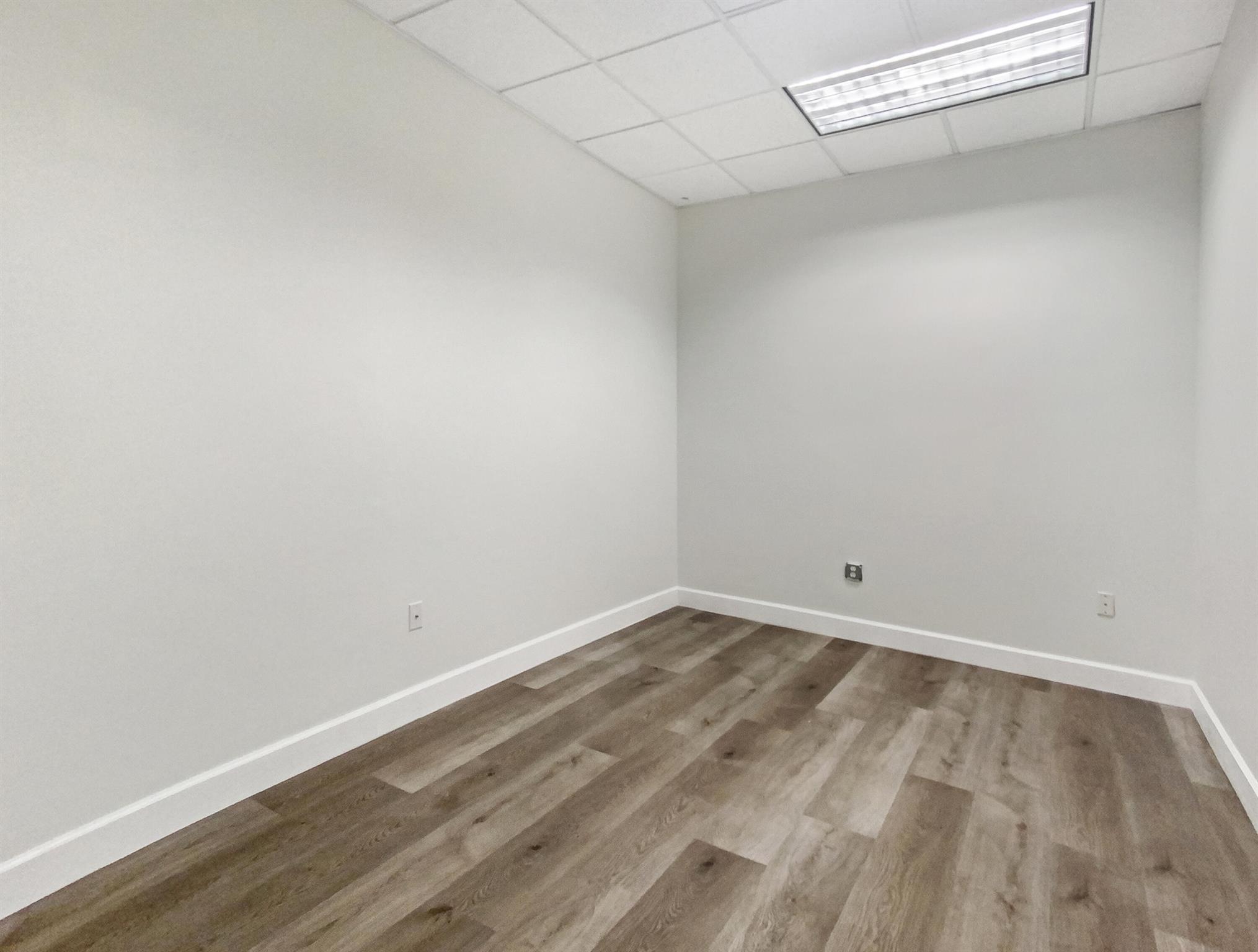 VANTAGE INDUSTRIAL PARK N - Commercial Lease