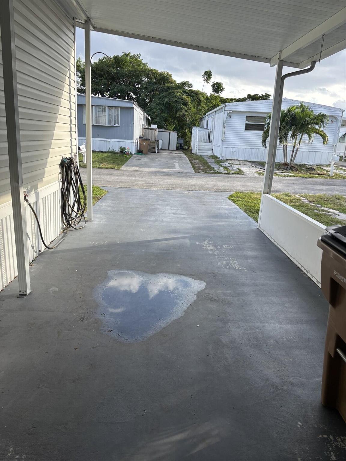 COUNTRY KNOLLS - Residential