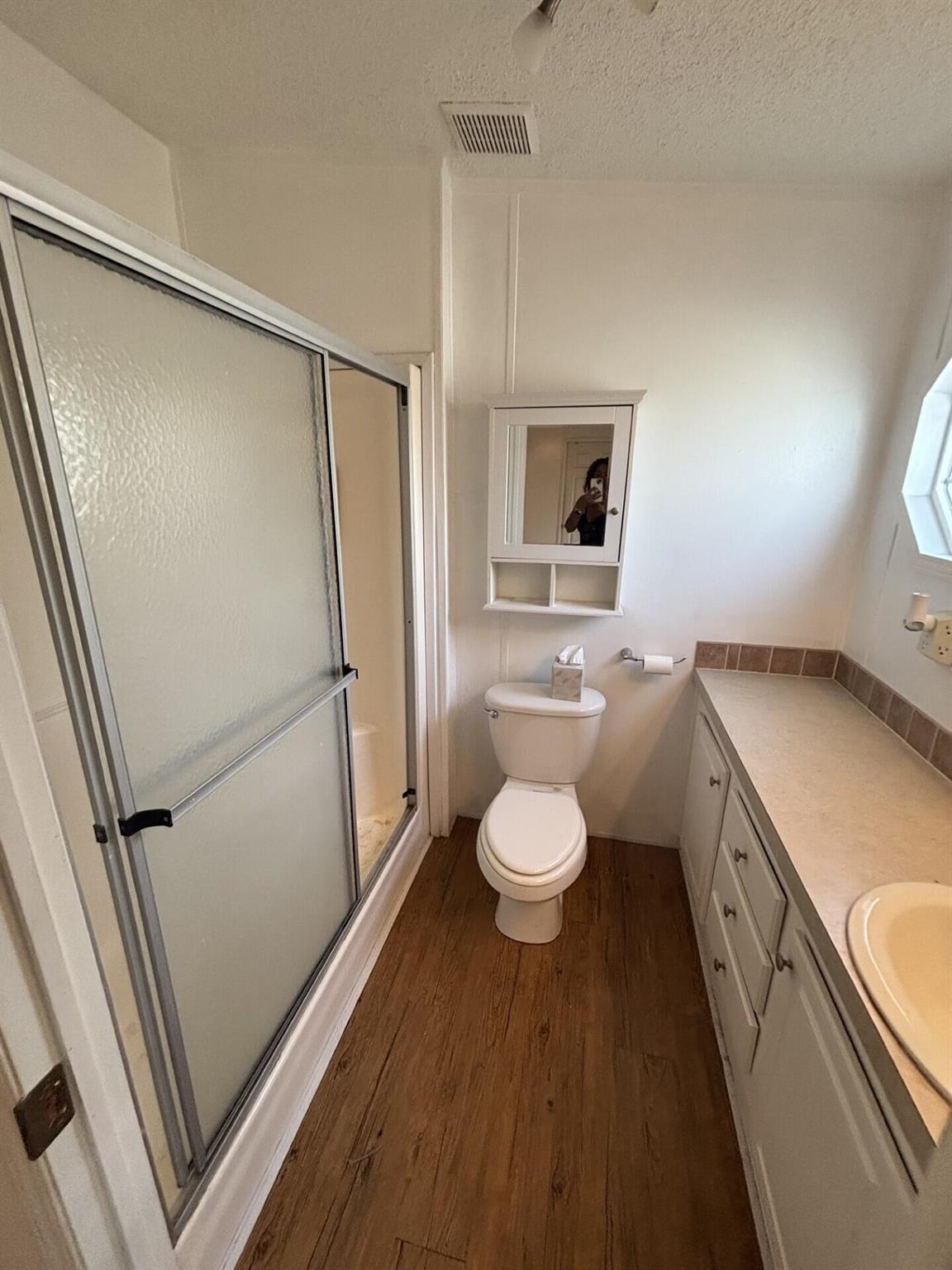 COUNTRY KNOLLS - Residential