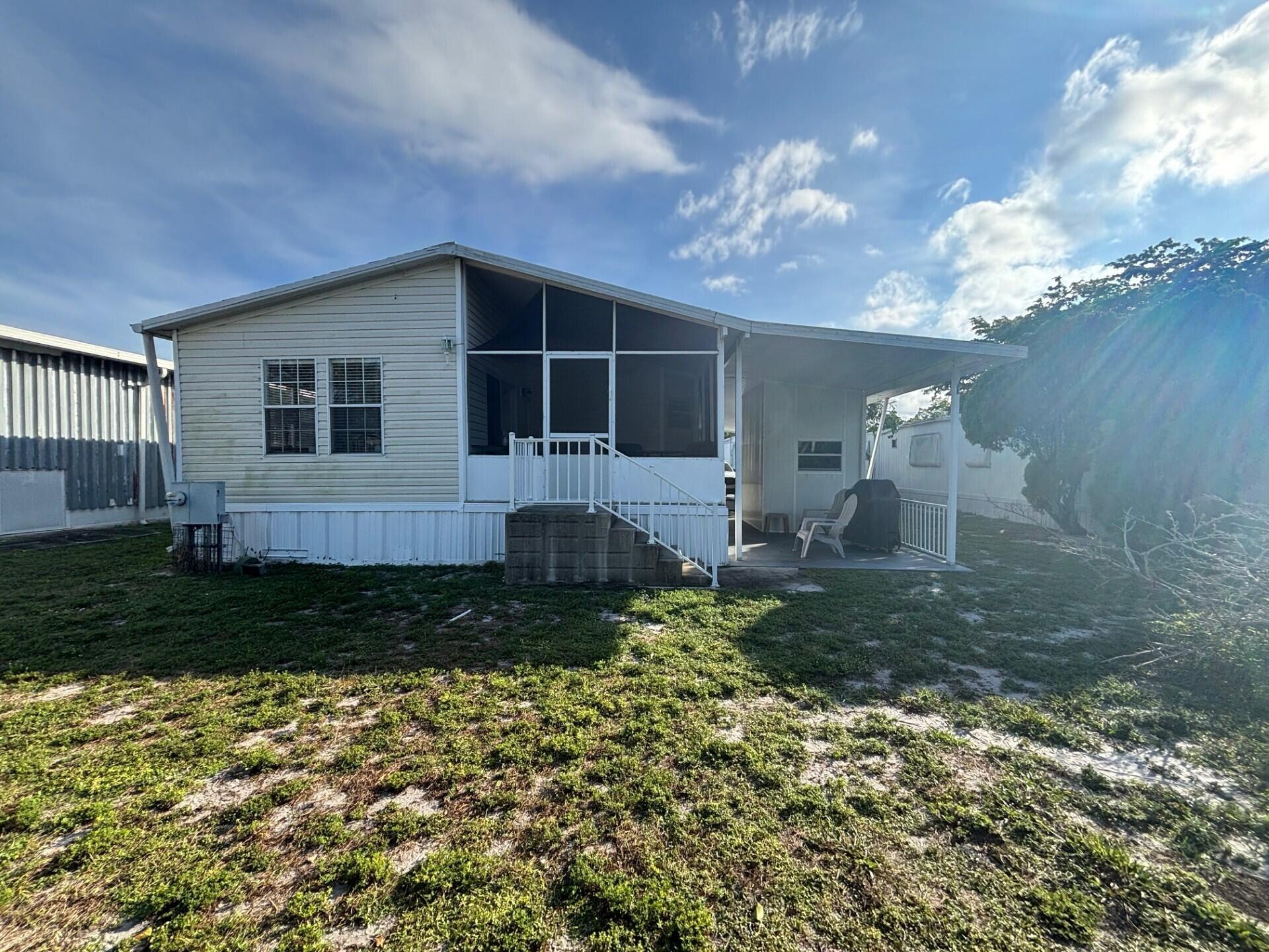 COUNTRY KNOLLS - Residential