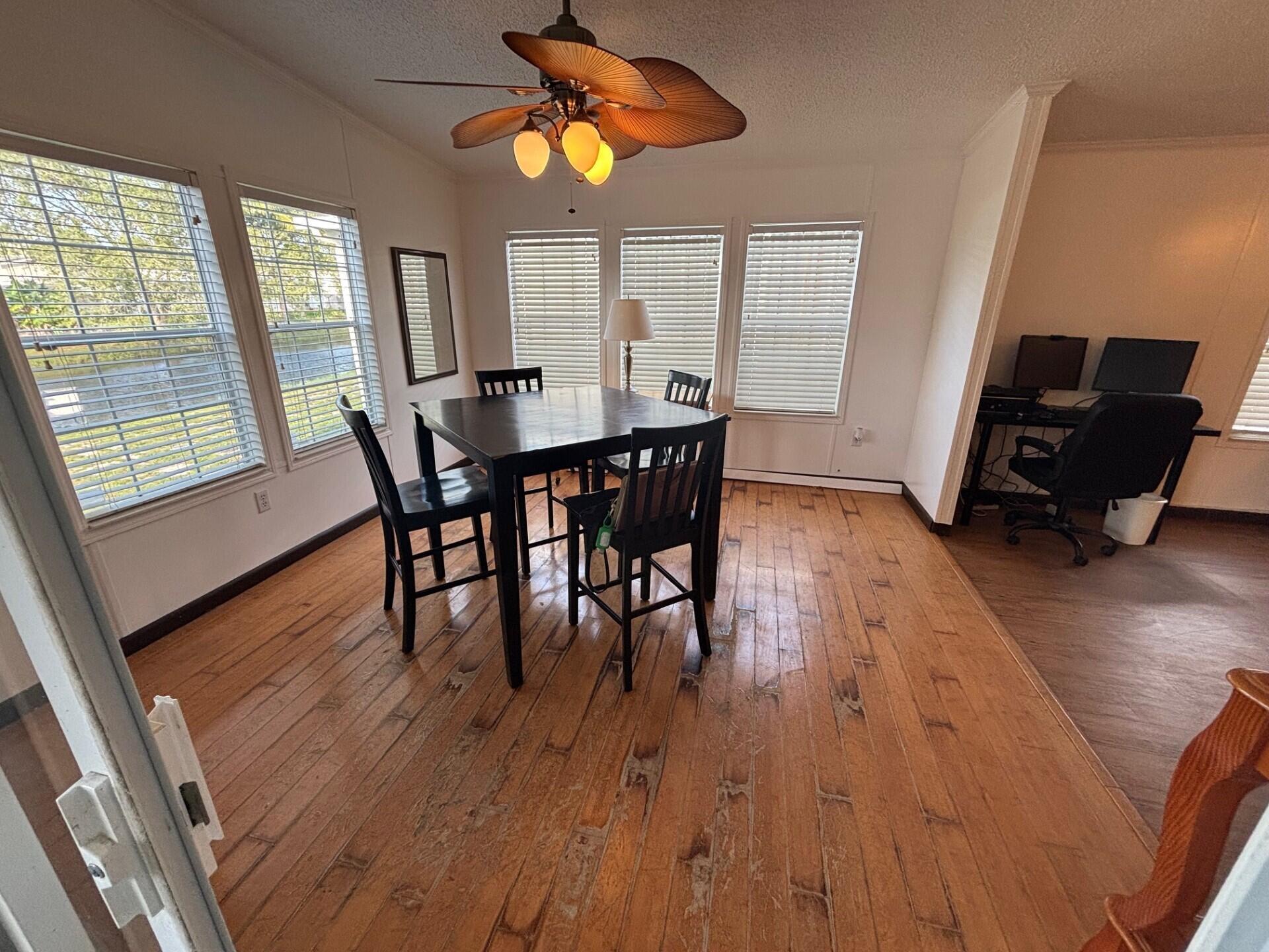 COUNTRY KNOLLS - Residential