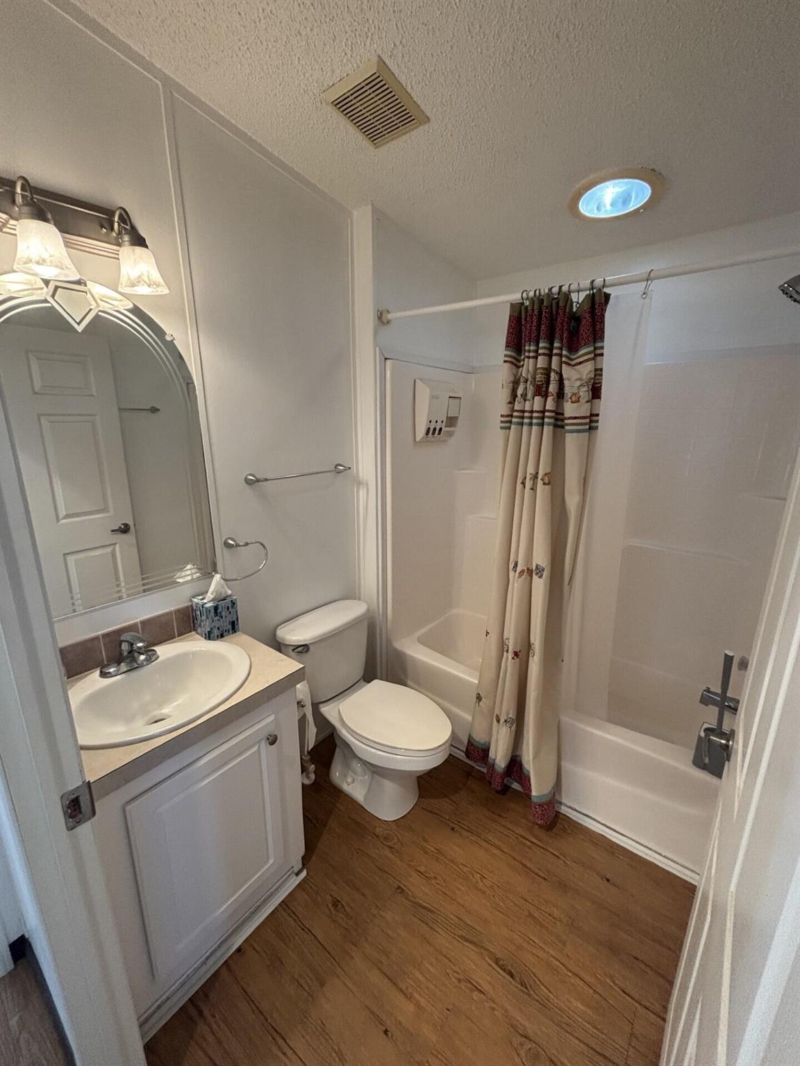 COUNTRY KNOLLS - Residential